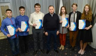 Борис Колесников наградил призеров областных школьных олимпиад Донбасса поездкой в Диснейленд