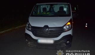 В Константиновке 46-летний мужчина погиб под колесами автомобиля