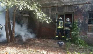 В Константиновке горело заброшенное здание вблизи учебного заведения