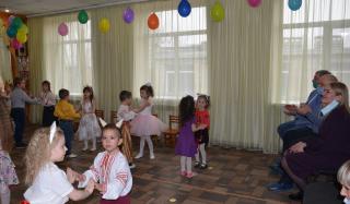 Олег Азаров и секретарь горсовета Денис Коржиков посетили детский сад № 9 «Аленка»