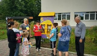 В Константиновке прошла акция "Конституция - символ независимости"