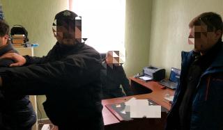 В Константиновском районе полицейскому пытались дать взятку в 70 000 гривен