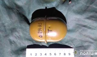 За два дня полицейские Константиновки изъяли у населения гранаты, пистолет, детонаторы и запалы За два дня полицейские Константиновки изъяли у населения гранаты, пистолет, детонаторы и запалы