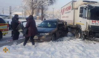 В Константиновке в результате ДТП в автомобиле зажало женщину