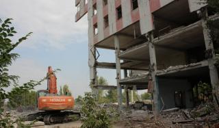 В Константиновке разбирают бывший завод "Автостекло" В Константиновке разбирают бывший завод "Автостекло"