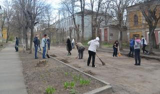В Константиновке полицейские провели субботник