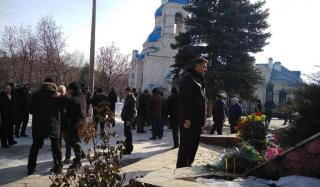 В Константиновке торжественно возложили цветы к памятнику воинам - интернационалистам В Константиновке торжественно возложили цветы к памятнику воинам - интернационалистам
