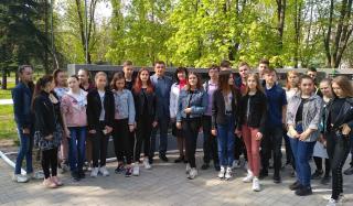 Коснтантиновцы возложили цветы к памятному знаку «В память об участниках ликвидации аварии на ЧАЭС»